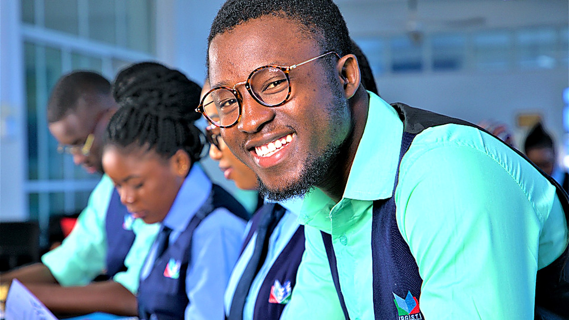 Étudiants du Groupe IPG-ISTI en salle informatique, campus de Dakar